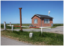 Schranke und Grenzhuschen befinden sich am Grenzbergangan der Strae Norddeich-Siltoftvej