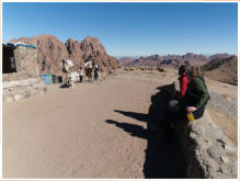 Nach einer Aufstiegsstunde wird an einem Teeh�uschen gerastet